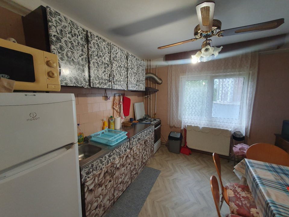 Apartament 3 camere decomandat, etaj 1, Shopping City  5, foxfort.ro