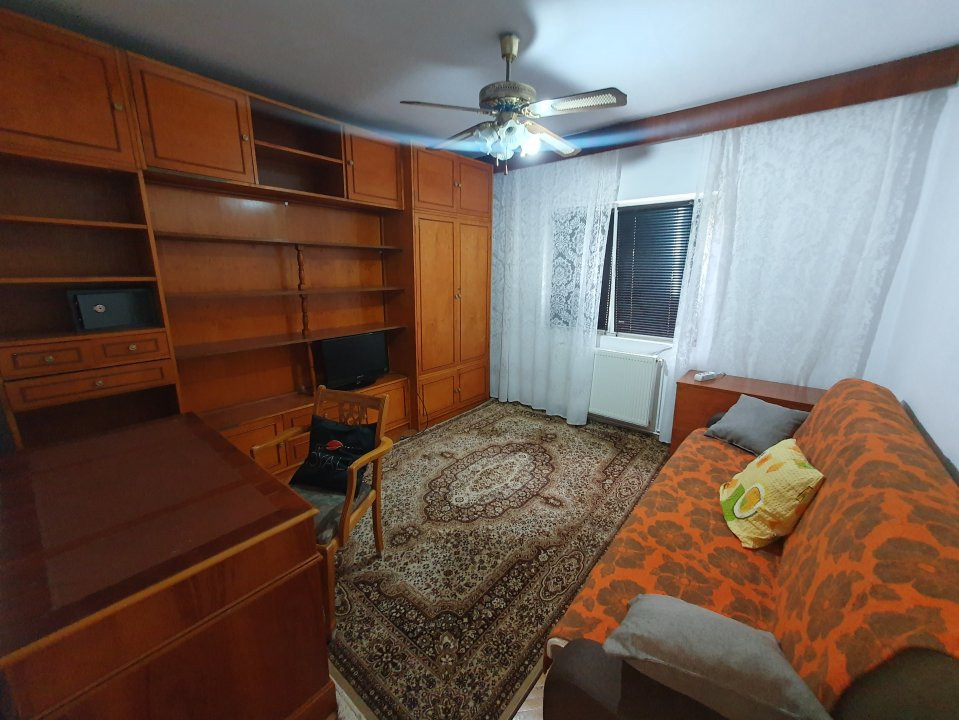 Apartament 3 camere decomandat, etaj 1, Shopping City  12, foxfort.ro