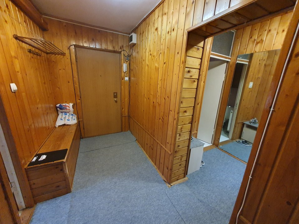 Apartament 3 camere decomandat, etaj 1, Shopping City  16, foxfort.ro