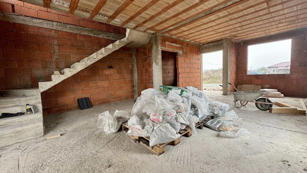 Duplex cu 3 camere in Sag, zona Manastire 5, foxfort.ro