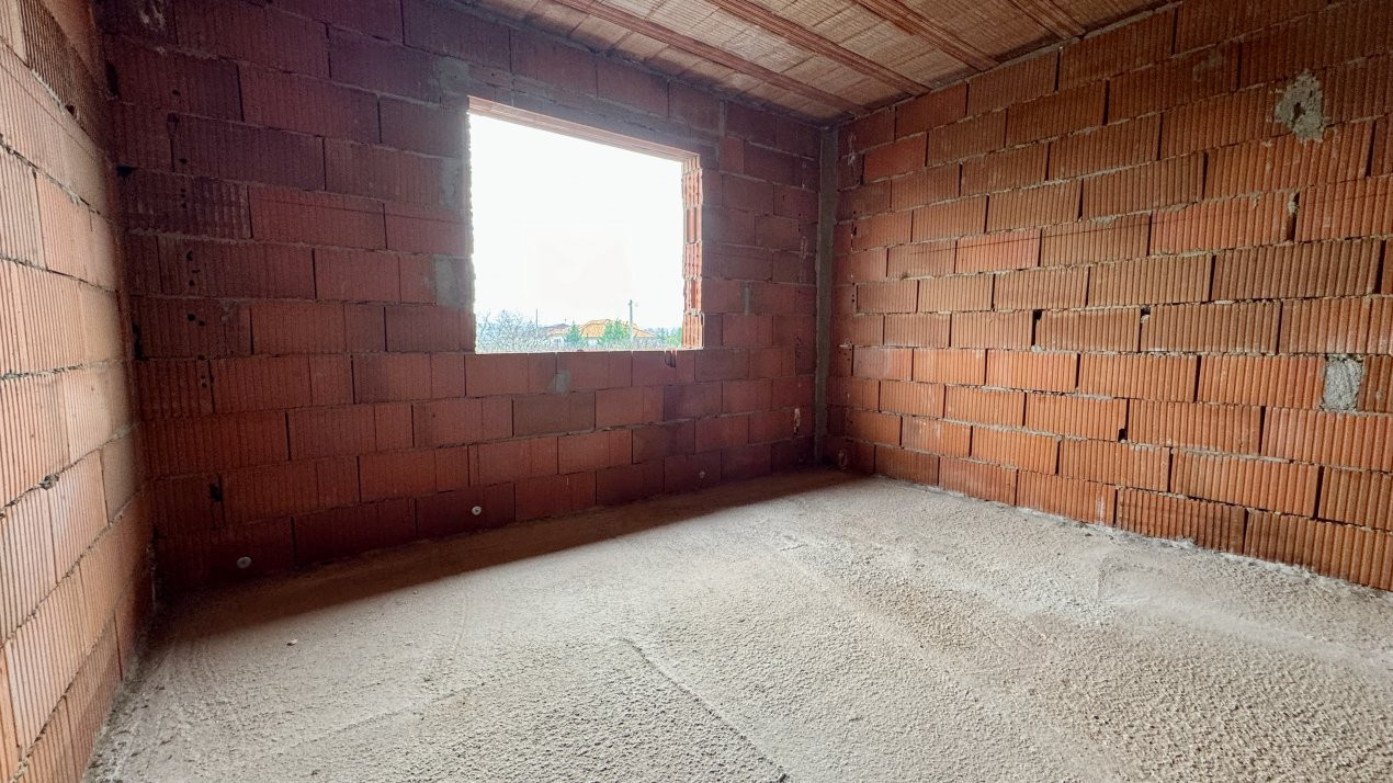 Duplex cu 3 camere in Sag, zona Manastire 10, foxfort.ro