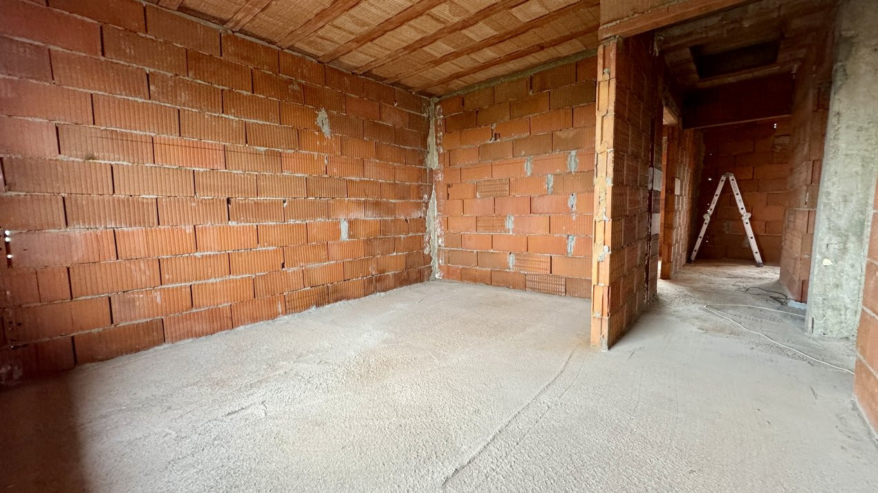 Duplex cu 3 camere in Sag, zona Manastire 11, foxfort.ro