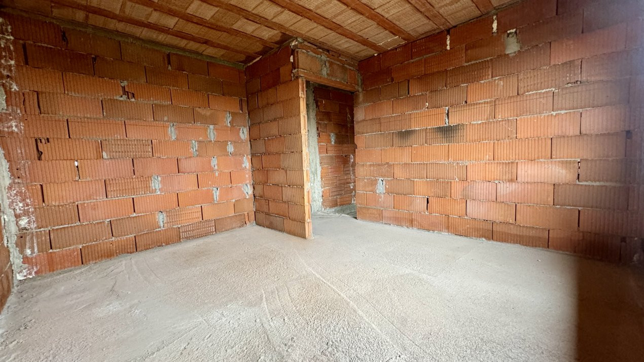 Duplex cu 3 camere in Sag, zona Manastire 12, foxfort.ro