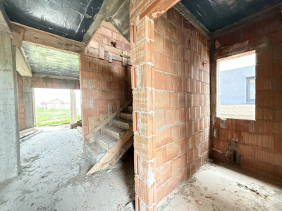 Duplex intreg 8 camere, LA ROSU, de vanzare in Sacalaz, la intrare imagine mica 8, foxfort.ro