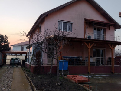 Casa individuala cu 7 camere de vanzare in Sacalaz - Zona linistita