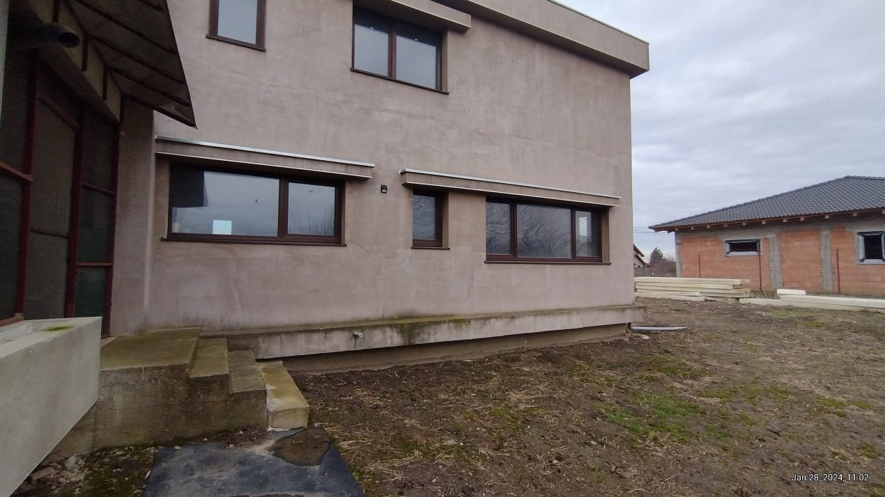 Casa 8 camere ,Sacalaz-Ideala pentru 2 familii 4, foxfort.ro