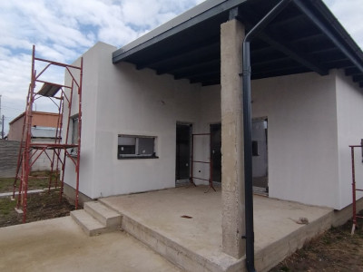Casa individuala 4 camere de vanzare in Sanmihaiu Roman- Terasa si parcare