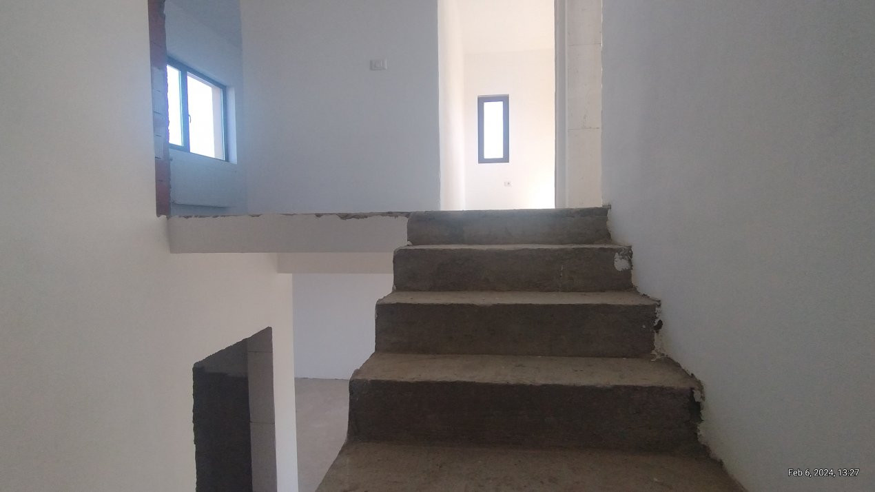 Duplex 4 camere ,Sanmihaiu Roman-Zona Centrala 12, foxfort.ro