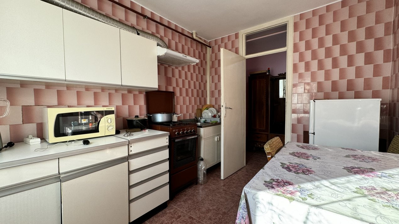 Apartament 3 camere semidecomandat, 65mp utili, zona Girocului 1, foxfort.ro