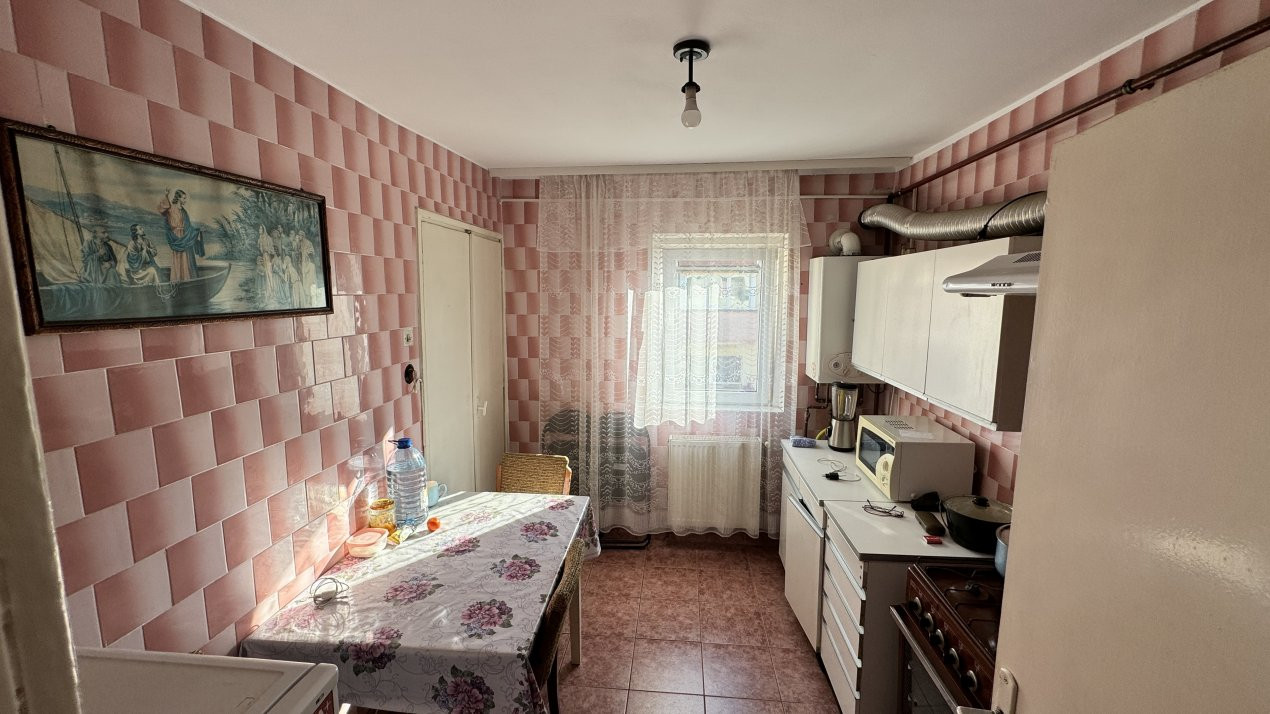 Apartament 3 camere semidecomandat, 65mp utili, zona Girocului 2, foxfort.ro