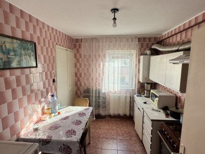 Apartament 3 camere semidecomandat, 65mp utili, zona Girocului imagine mica 2, foxfort.ro