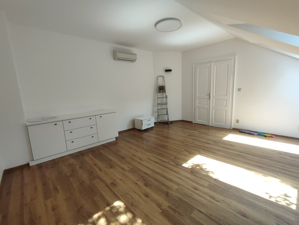 Ture in cabinet medical de inchiriat in incinta DENOVOCLINIC  13, foxfort.ro