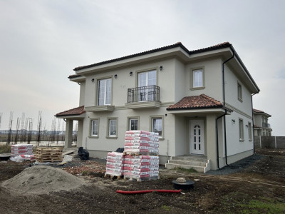 Duplex de vanzare cu 4 camere, 400 mp teren in Dumbravita