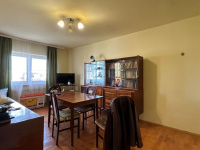 Apartament 3 camere + 2 balcoane, zona Lipovei