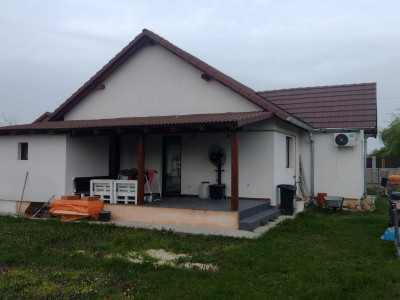 Casa individuala 3 camere de vanzare in Sanmihaiu Roman - Toate Utilitatile