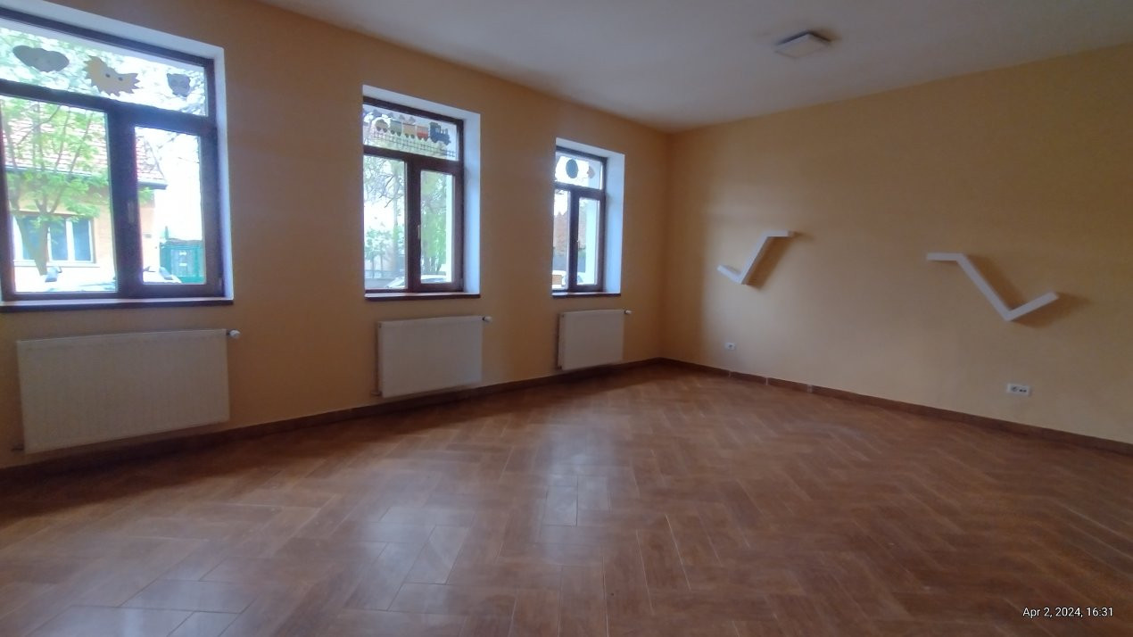 Casa individuala 6 camere- pretabil cabinet, birou-Zona Mircea cel Batran 11, foxfort.ro