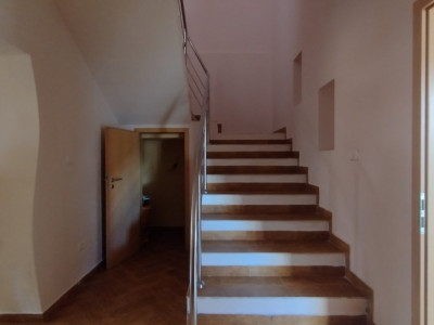 Casa individuala 6 camere- pretabil cabinet, birou-Zona Mircea cel Batran imagine mica 5, foxfort.ro