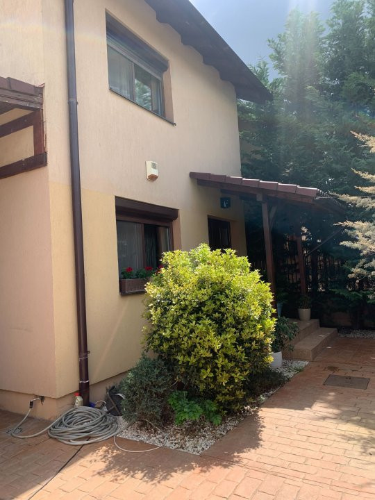 Casa individuala cu 6 camere si piscina, zona Dumbravita  5, foxfort.ro