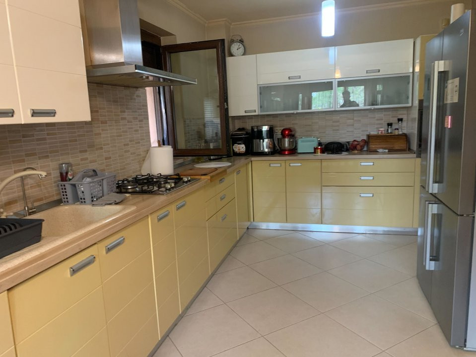 Casa individuala cu 6 camere si piscina, zona Dumbravita  8, foxfort.ro