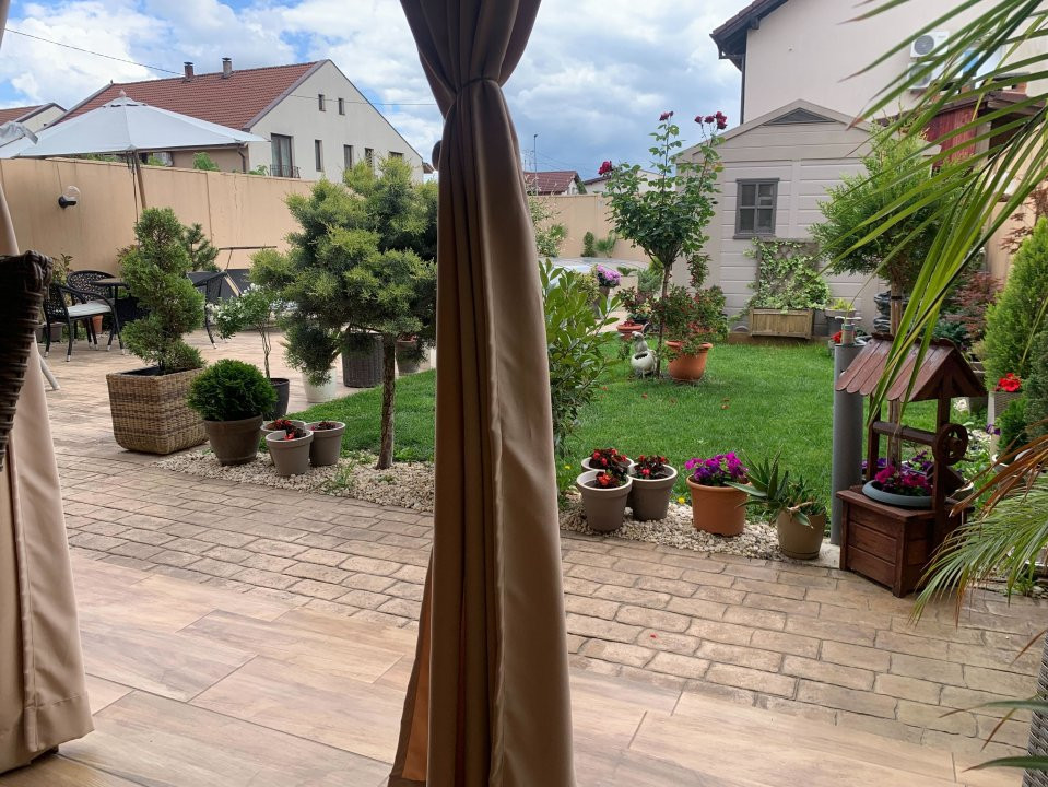 Casa individuala cu 6 camere si piscina, zona Dumbravita  16, foxfort.ro