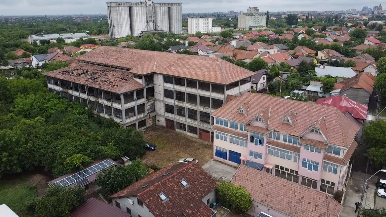 Cladire productie Parter + 3 niveluri, teren intravilan 9738 mp in Timisoara 1, foxfort.ro