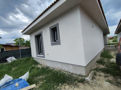 Casa individuala cu 4 camere si teren de 860 mp, zona Giroc