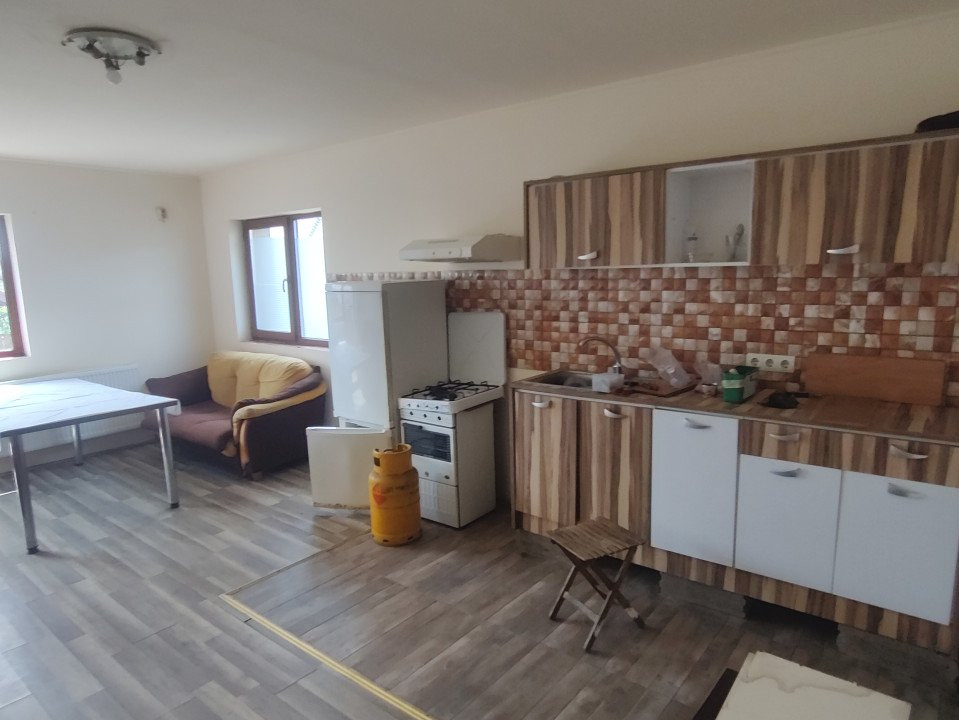 Casa de inchiriat pe 3 niveluri in Dumbravita, pretabila muncitori 2, foxfort.ro