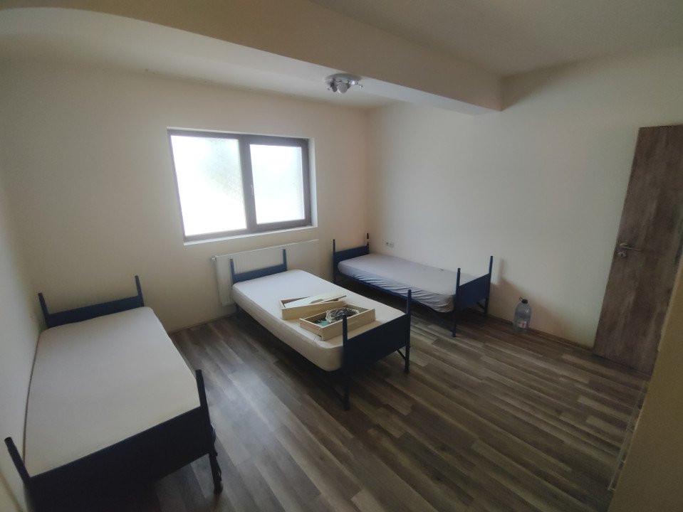 Casa de inchiriat pe 3 niveluri in Dumbravita, pretabila muncitori 5, foxfort.ro