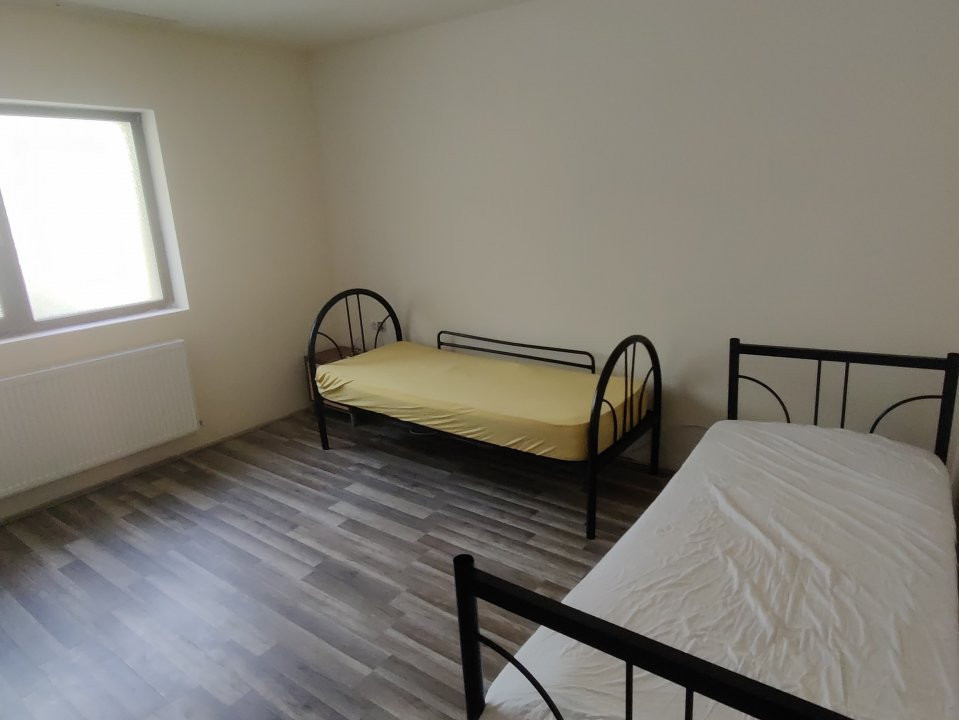 Casa de inchiriat pe 3 niveluri in Dumbravita, pretabila muncitori 8, foxfort.ro