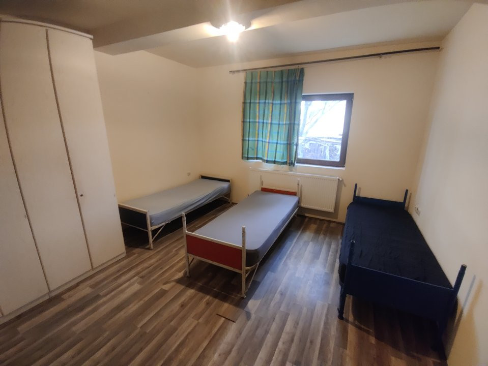 Casa de inchiriat pe 3 niveluri in Dumbravita, pretabila muncitori 9, foxfort.ro