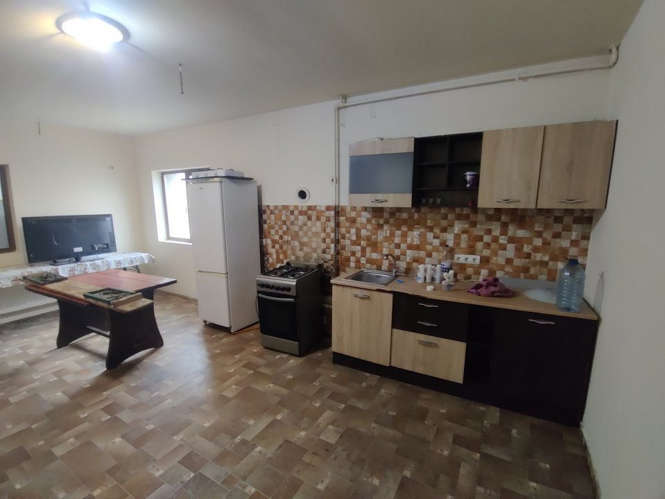 Casa de inchiriat pe 3 niveluri in Dumbravita, pretabila muncitori 11, foxfort.ro