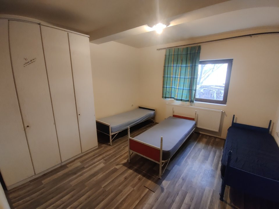 Casa de inchiriat pe 3 niveluri in Dumbravita, pretabila muncitori 12, foxfort.ro