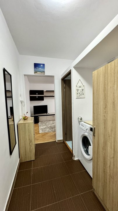 Apartament de inchiriat 3 camere semidecomandat, zona Spitalul Judetean 6, foxfort.ro