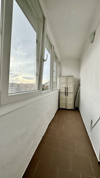 Apartament de inchiriat 3 camere semidecomandat, zona Spitalul Judetean 8, foxfort.ro