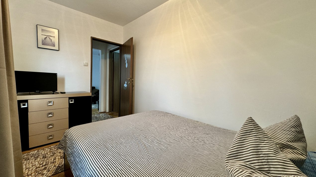 Apartament de inchiriat 3 camere semidecomandat, zona Spitalul Judetean 9, foxfort.ro