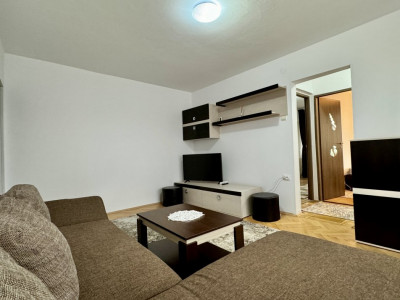 Apartament de inchiriat 3 camere semidecomandat, zona Spitalul Judetean imagine mica 2, foxfort.ro