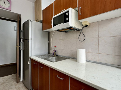 Apartament de inchiriat 3 camere semidecomandat, zona Spitalul Judetean imagine mica 5, foxfort.ro