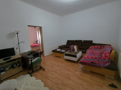 Casa insiruita cu 2 camere si terasa de 25 mp, zona Odobescu