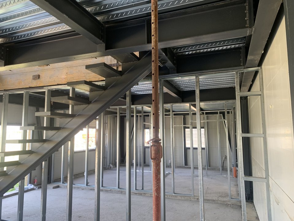 Hala de inchiriat cu platforma betonata de 1334 mp, zona Sanandrei 10, foxfort.ro