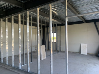 Hala de inchiriat cu platforma betonata de 1334 mp, zona Sanandrei imagine mica 9, foxfort.ro