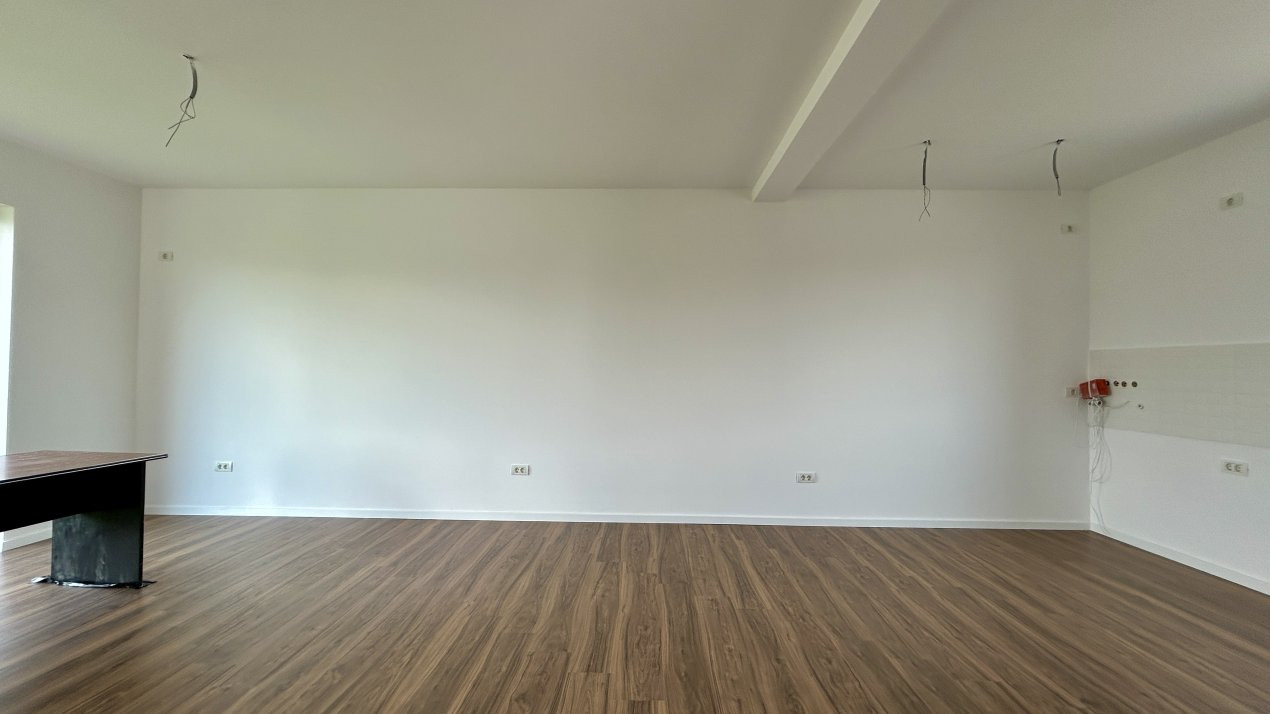 Duplex cu 4 camere de vanzare in Sanandrei la asfalt 2, foxfort.ro