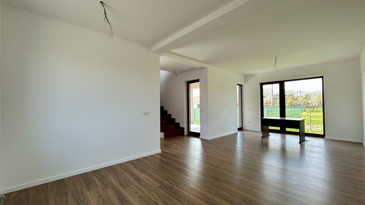 Duplex cu 4 camere de vanzare in Sanandrei la asfalt 3, foxfort.ro