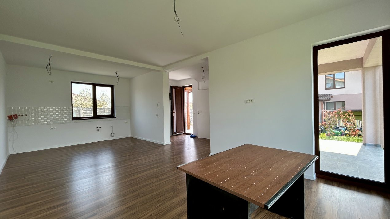 Duplex cu 4 camere de vanzare in Sanandrei la asfalt 4, foxfort.ro