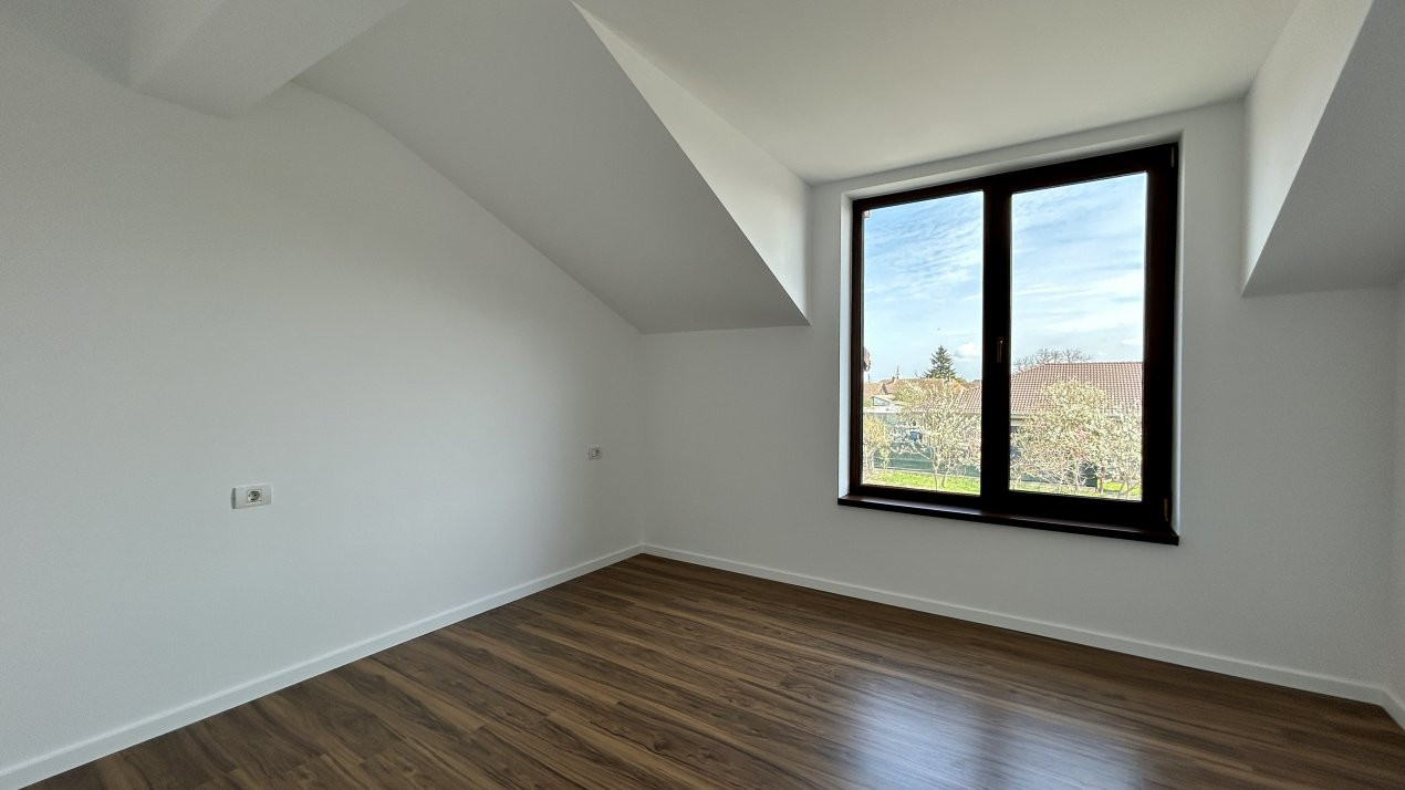 Duplex cu 4 camere de vanzare in Sanandrei la asfalt 5, foxfort.ro