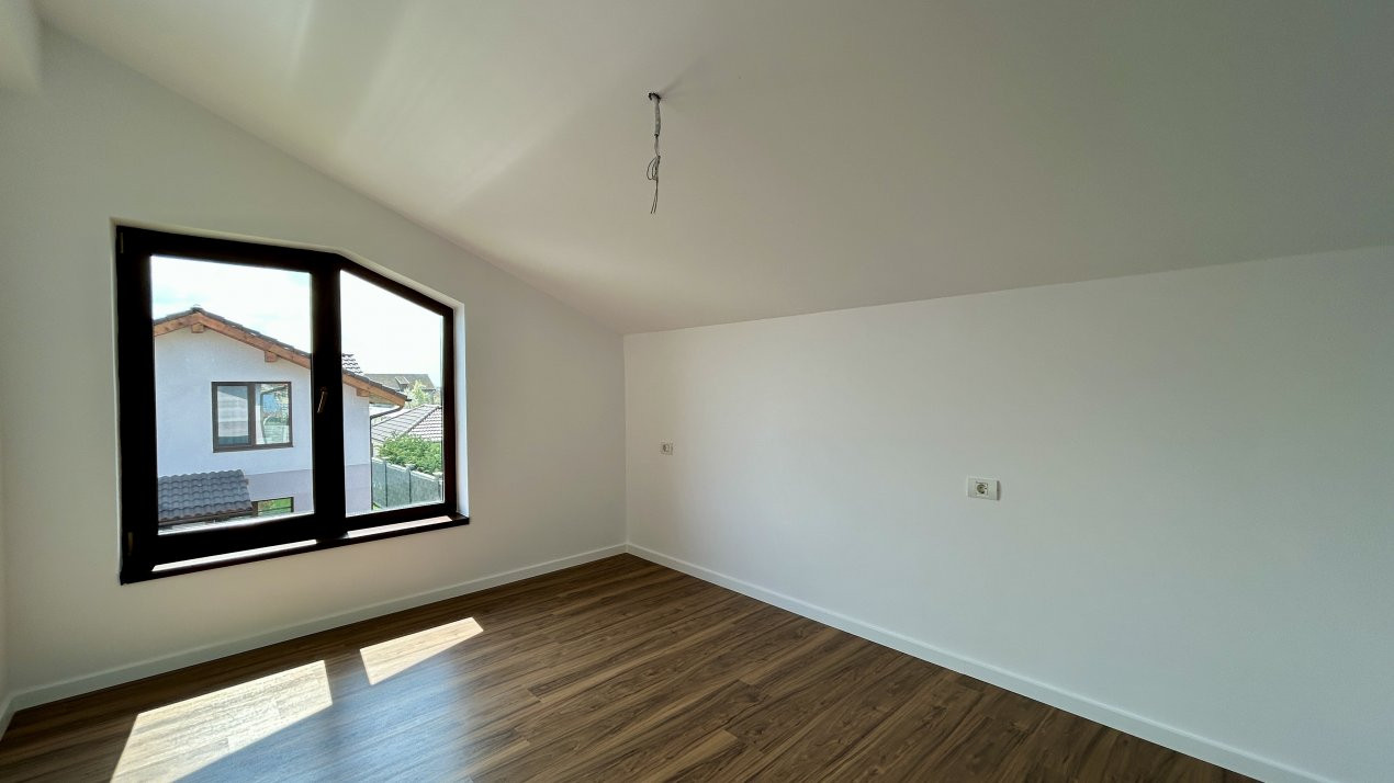 Duplex cu 4 camere de vanzare in Sanandrei la asfalt 7, foxfort.ro