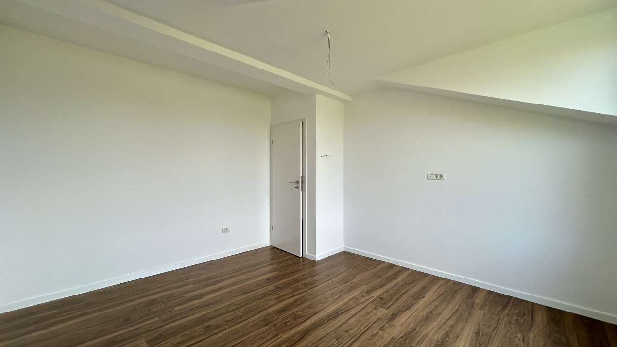 Duplex cu 4 camere de vanzare in Sanandrei la asfalt 10, foxfort.ro