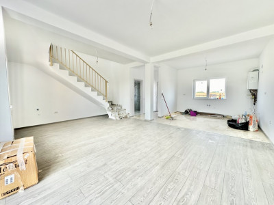 BLACK FRIDAY Duplex Mosnita, 3 camere, 2 bai - Asfalt + toate utilitatile! imagine mica 9, foxfort.ro