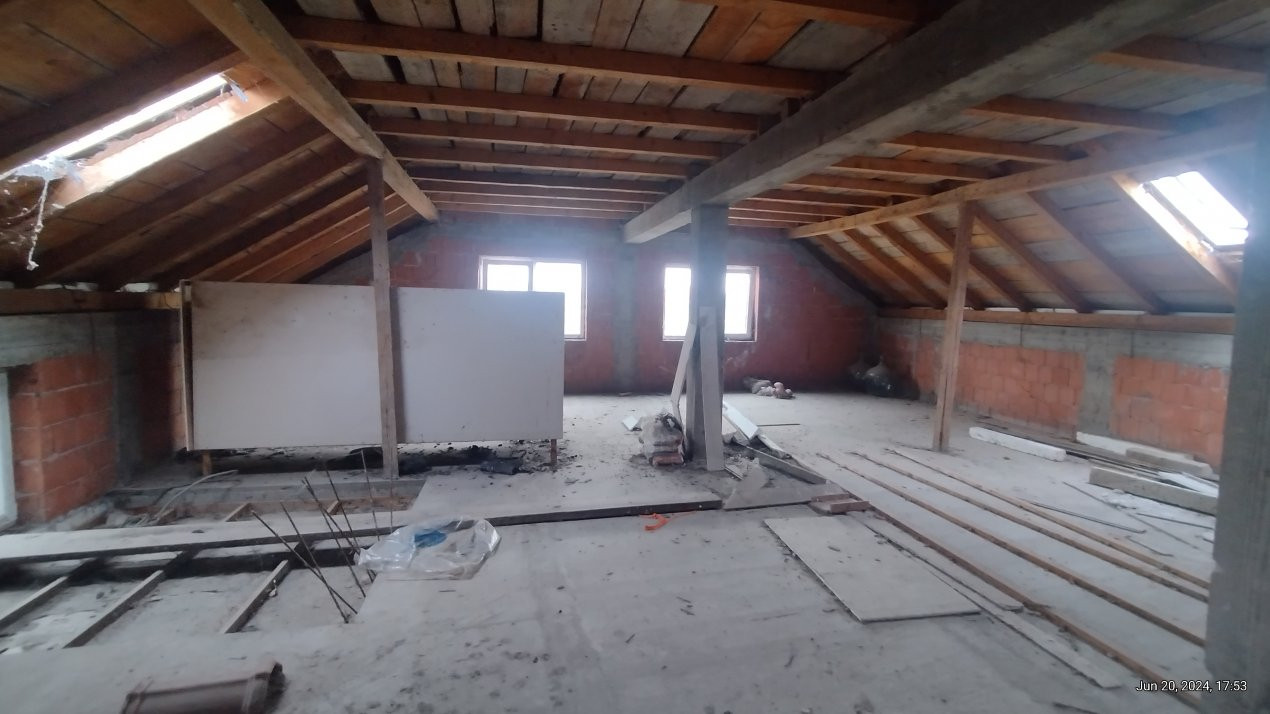 Casa individuala 6 camere, Sanmihaiu Roman - Garaj, anexe, panouri fotovoltaice 16, foxfort.ro