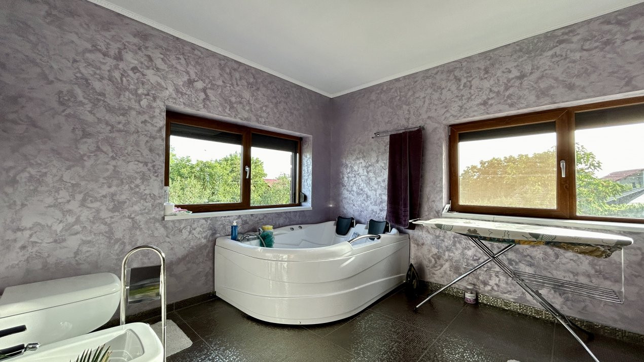 COMISION 0% Casa individuala cu 4 camere si 2 garaje, zona Sanandrei 7, foxfort.ro