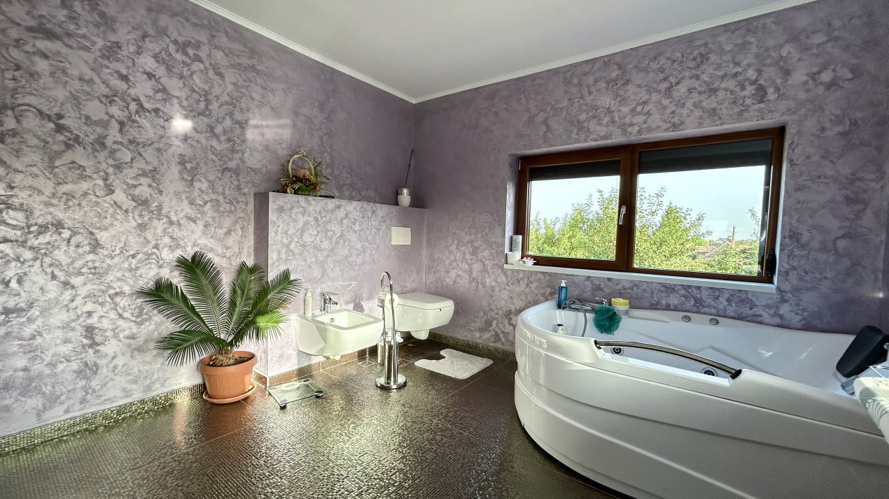 COMISION 0% Casa individuala cu 4 camere si 2 garaje, zona Sanandrei 8, foxfort.ro